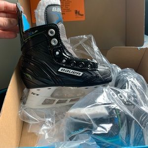 Bauer youth size 8 Hockey Skates.